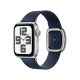 Apple Watch SE GPS, 40 mm-es ezüstszínű alumíniumtok, mélykék modern csatos szíj
